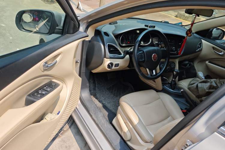 Used Fiat Viaggio 2012 1.4T Automatic Enjoyment Edition Driver Seat