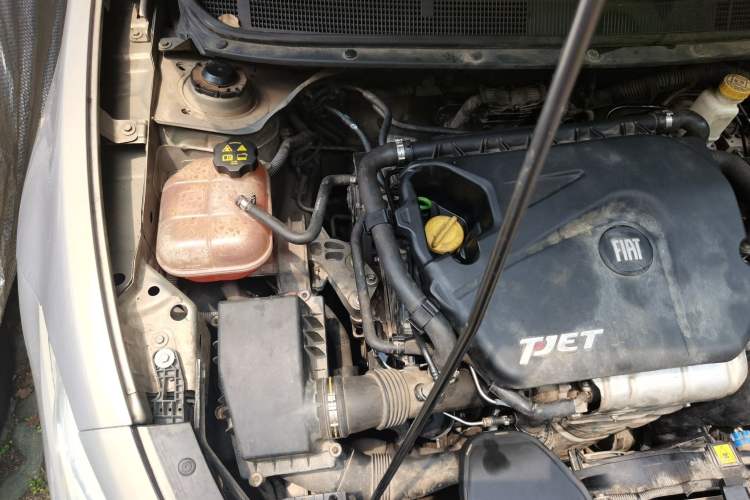 Used Fiat Viaggio 2012 1.4T Automatic Jingxiang Edition Engine Bay Right