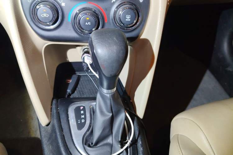 Used Fiat Viaggio 2012 1.4T Automatic Enjoyment Edition Gear Lever
