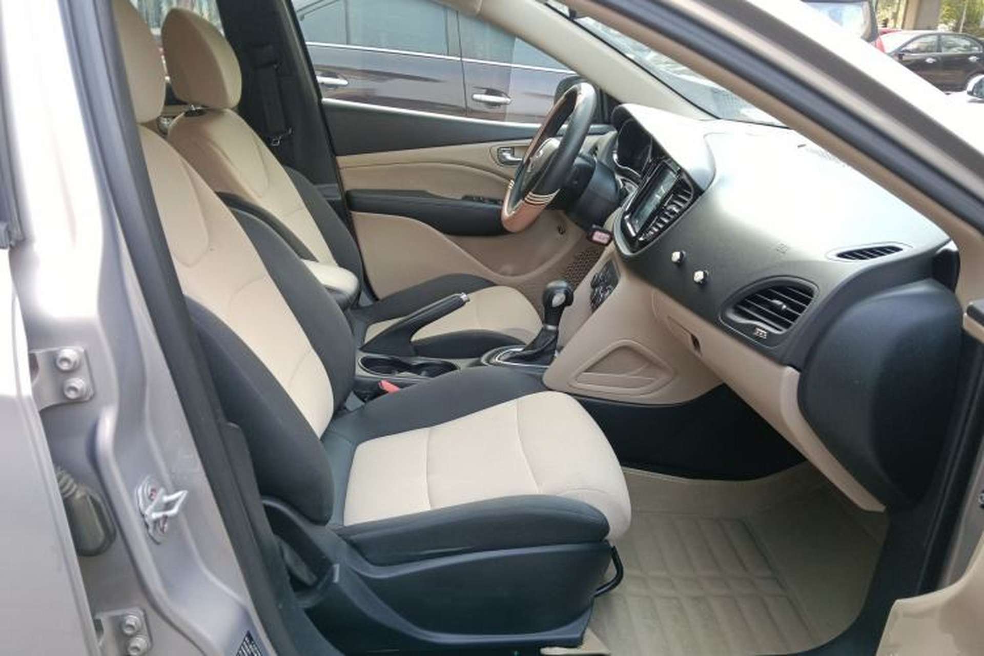 Used Fiat Viaggio 2012 1.4T Automatic Enjoyment Edition Right Front Seat