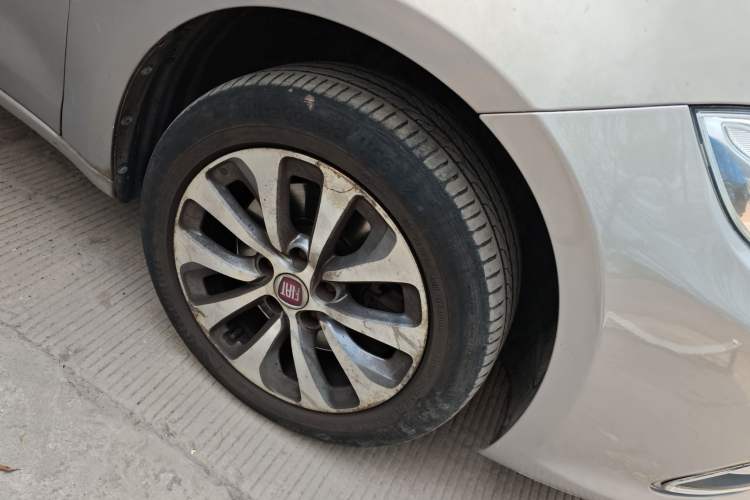 Used Fiat Viaggio 2012 1.4T Automatic Enjoyment Edition Right Front Wheel Hub