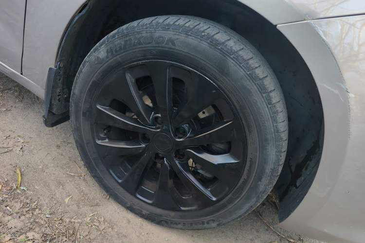 Used Fiat Viaggio 2012 1.4T Automatic Jingxiang Edition Right Front Wheel Hub
