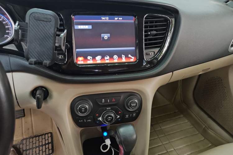 Used Fiat Viaggio 2013 1.4T Anniversary Edition Audio And AC Panel
