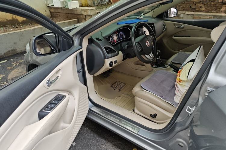 Used Fiat Viaggio 2013 1.4T Anniversary Edition Driver Seat