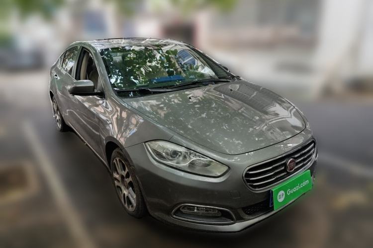 Used Fiat Viaggio 2013 1.4T Anniversary Edition Front Right 45 Deg