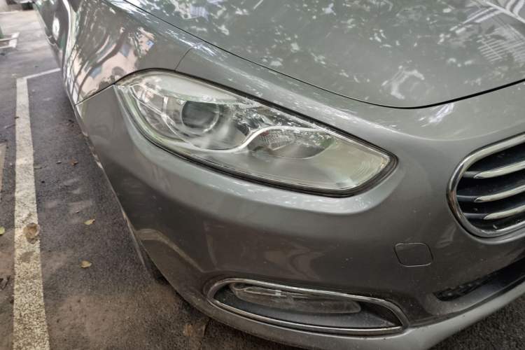 Used Fiat Viaggio 2013 1.4T Anniversary Edition Right Front Headlight