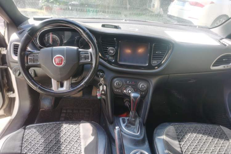 Used Fiat Viaggio 2013 1.4T Anniversary Edition Center Console