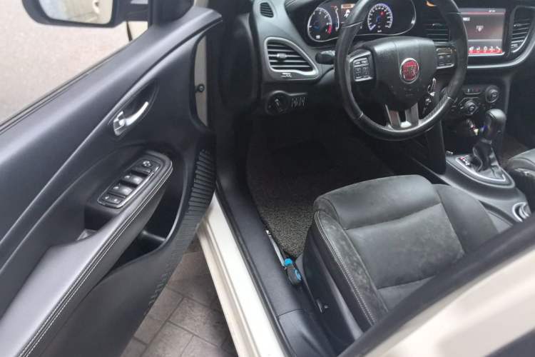 Used Fiat Viaggio 2013 1.4T Anniversary Edition Driver Seat