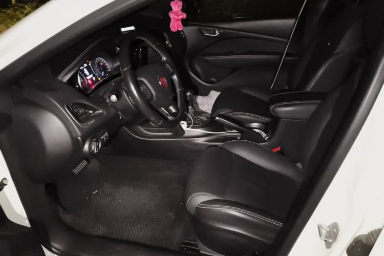 Used Fiat Viaggio 2013 1.4T Anniversary Edition Driver Seat