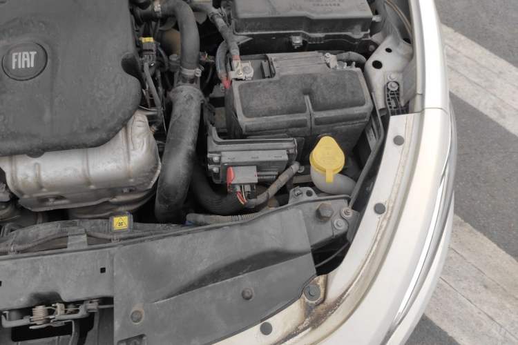 Used Fiat Viaggio 2013 1.4T Anniversary Edition Engine Bay Left