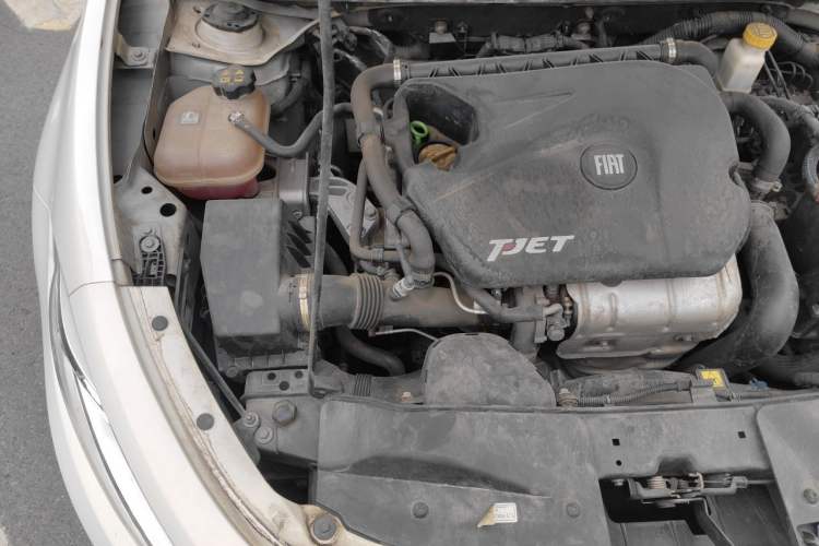 Used Fiat Viaggio 2013 1.4T Anniversary Edition Engine Bay Right