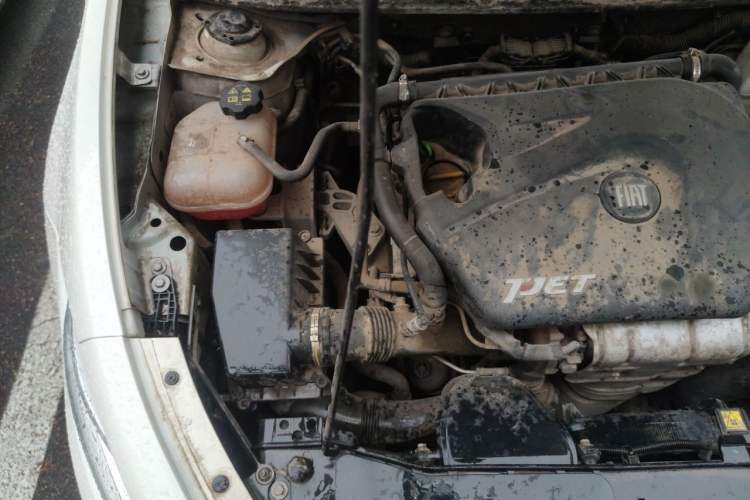 Used Fiat Viaggio 2013 1.4T Anniversary Edition Engine Bay Right