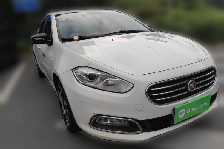 Used Fiat Viaggio 2013 1.4T Anniversary Edition Front Right 45 Deg