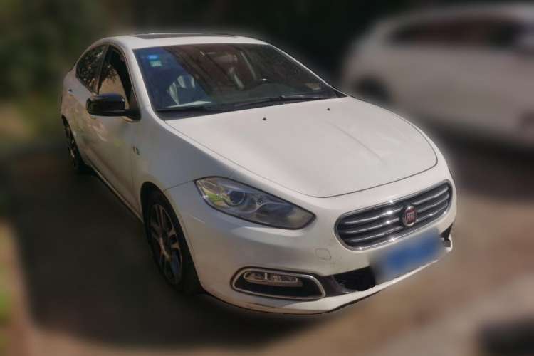 Used Fiat Viaggio 2013 1.4T Anniversary Edition Front Right 45 Deg