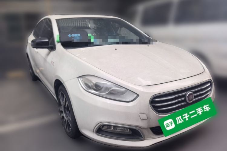 Used Fiat Viaggio 2013 1.4T Anniversary Edition Front Right 45 Deg