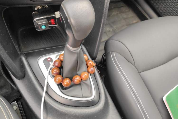 Used Fiat Viaggio 2013 1.4T Anniversary Edition Gear Lever