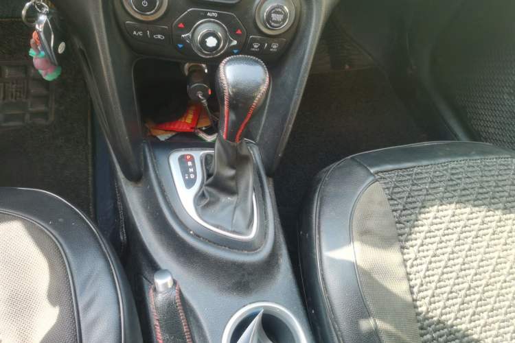 Used Fiat Viaggio 2013 1.4T Anniversary Edition Gear Lever