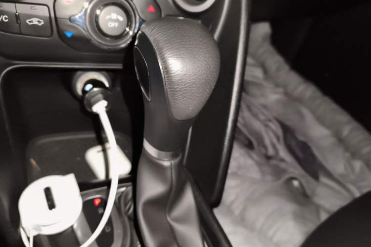 Used Fiat Viaggio 2013 1.4T Anniversary Edition Gear Lever