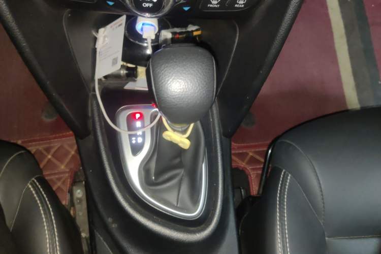 Used Fiat Viaggio 2013 1.4T Anniversary Edition Gear Lever