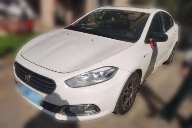 Fiat Viaggio 2013 1.4T Anniversary Edition مستعملة