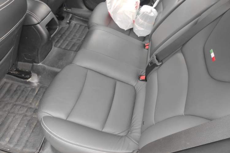 Used Fiat Viaggio 2013 1.4T Anniversary Edition Left Rear Seat
