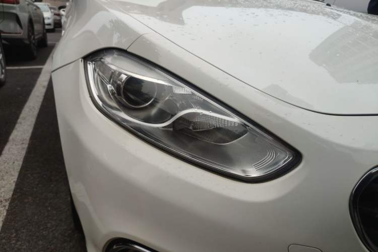 Used Fiat Viaggio 2013 1.4T Anniversary Edition Right Front Headlight