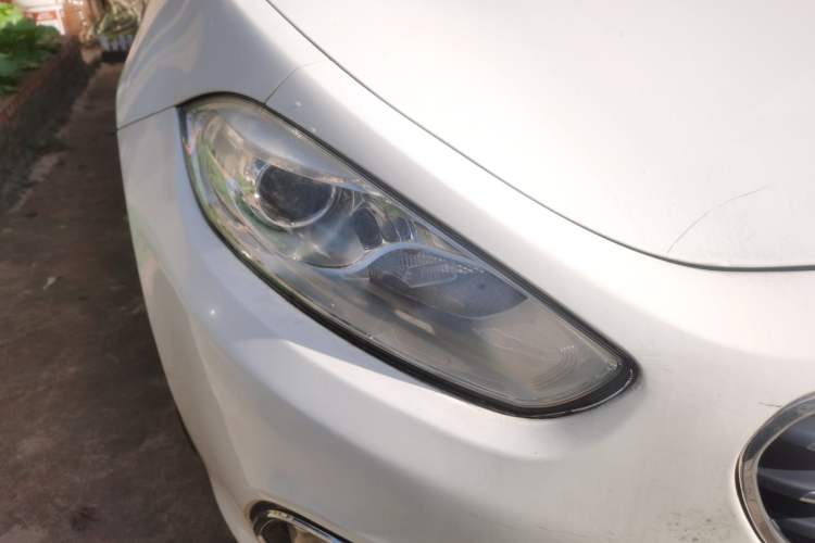 Used Fiat Viaggio 2013 1.4T Anniversary Edition Right Front Headlight