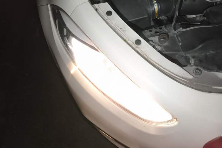 Used Fiat Viaggio 2013 1.4T Anniversary Edition Right Front Headlight