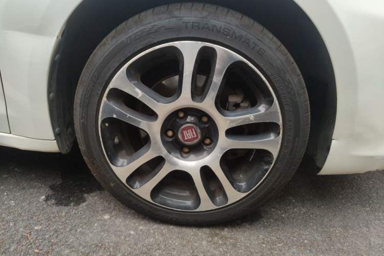 Used Fiat Viaggio 2013 1.4T Anniversary Edition Right Front Wheel Hub
