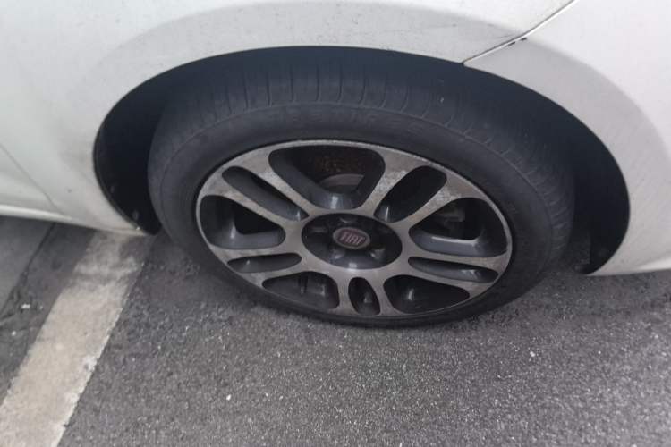 Used Fiat Viaggio 2013 1.4T Anniversary Edition Right Front Wheel Hub