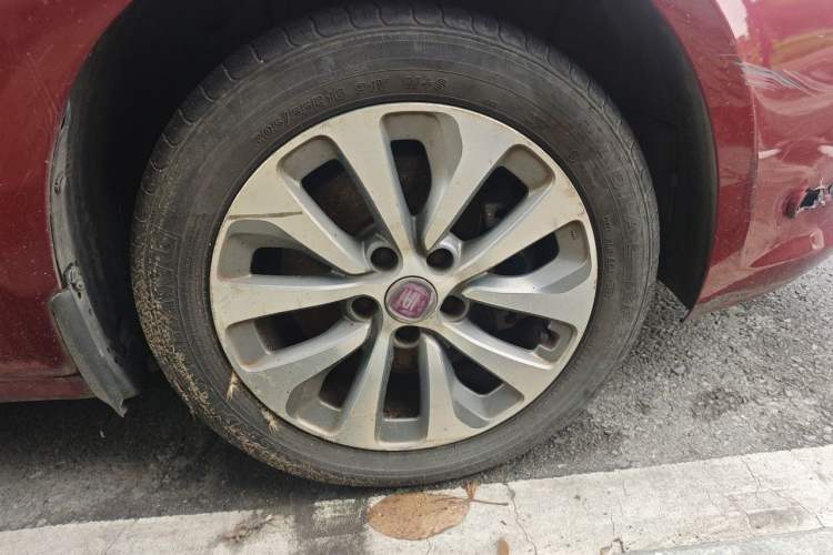 Used Fiat Viaggio 2014 1.4T Manual Jingxiang Edition Right Front Wheel Hub