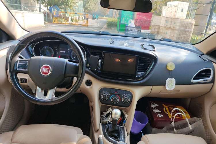 Used Fiat Viaggio 2014 1.4T Manual Jingxiang Edition Center Console