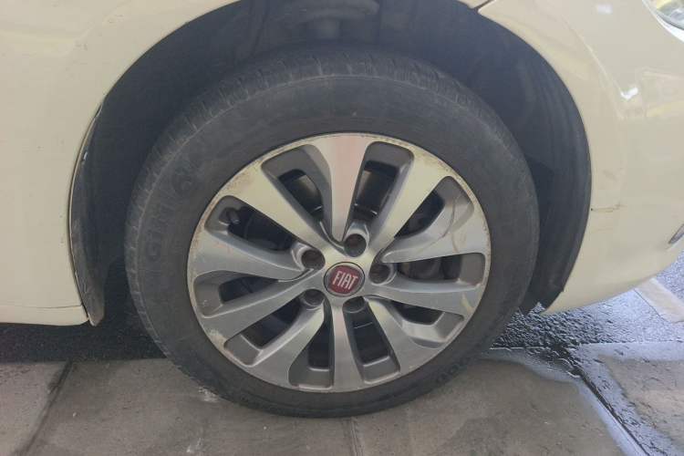 Used Fiat Viaggio 2014 1.4T Manual Jingxiang Edition Right Front Wheel Hub