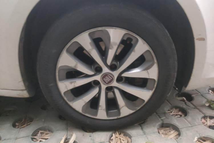 Used Fiat Viaggio 2014 1.4T Manual Jingxiang Edition Right Front Wheel Hub