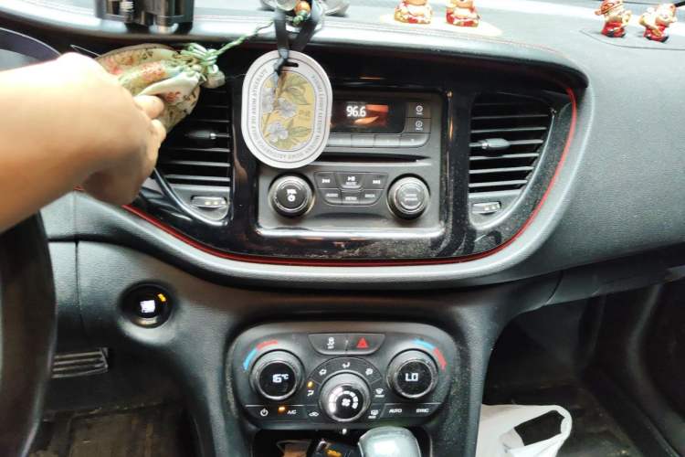 Used Fiat Viaggio 2015 1.4T Automatic Enjoyment Edition Audio And AC Panel