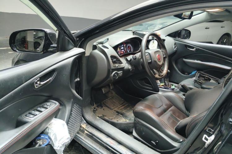 Used Fiat Viaggio 2015 1.4T Automatic Enjoyment Edition Driver Seat