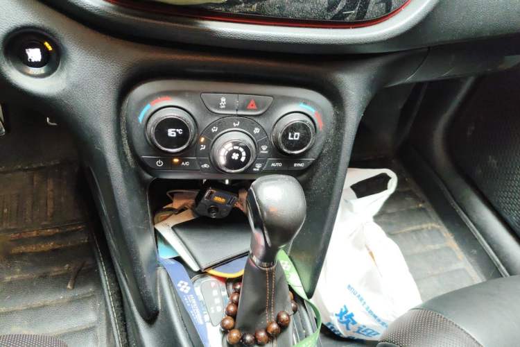 Used Fiat Viaggio 2015 1.4T Automatic Enjoyment Edition Gear Lever