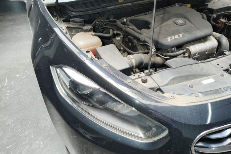 Used Fiat Viaggio 2015 1.4T Automatic Enjoyment Edition Right Front Headlight