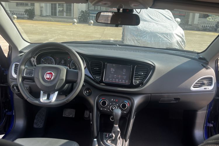 Used Fiat Viaggio 2015 1.4T Automatic Jingxiang Edition Center Console