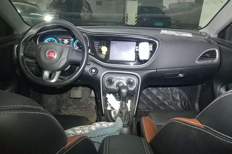 Used Fiat Viaggio 2015 1.4T Automatic Jingxiang Edition Center Console