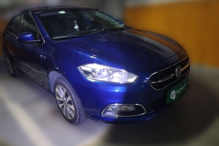 Used Fiat Viaggio 2015 1.4T Automatic Enjoyment Edition Front Right 45 Deg