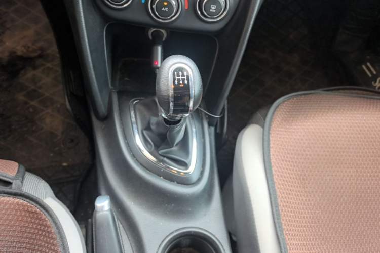 Used Fiat Viaggio 2015 1.4T Manual Enjoyment Edition Gear Lever