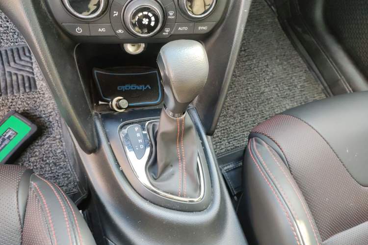 Used Fiat Viaggio 2015 1.4T Automatic Enjoyment Edition Gear Lever