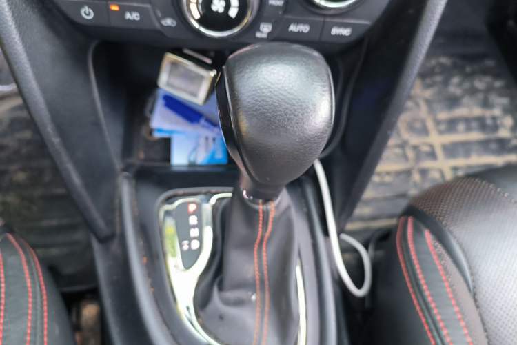 Used Fiat Viaggio 2015 1.4T Automatic Enjoyment Edition Gear Lever