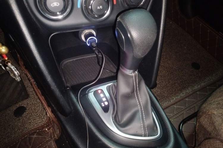 Used Fiat Viaggio 2015 1.4T Automatic Enjoyment Edition Gear Lever