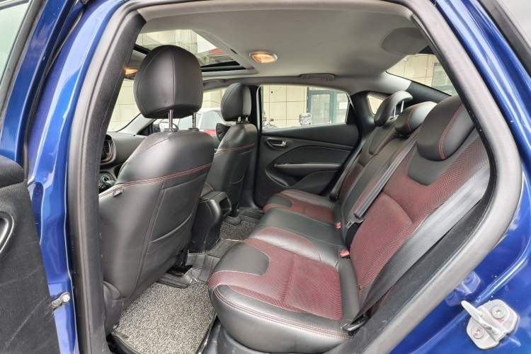 Used Fiat Viaggio 2015 1.4T Automatic Enjoyment Edition Interior 4