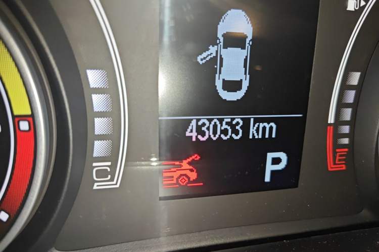 Used Fiat Viaggio 2015 1.4T Automatic Enjoyment Edition Odometer Close Up
