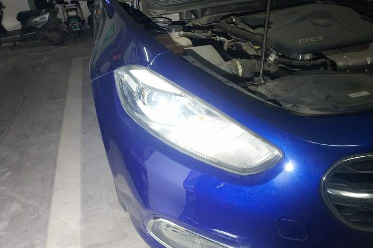 Used Fiat Viaggio 2015 1.4T Automatic Jingxiang Edition Right Front Headlight