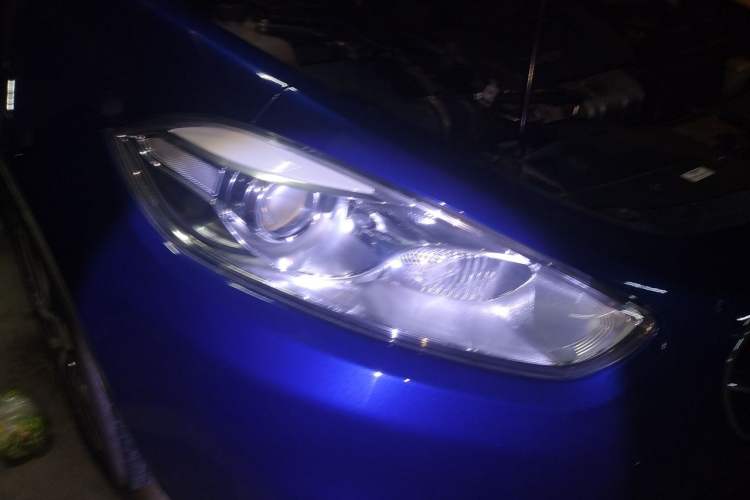 Used Fiat Viaggio 2015 1.4T Automatic Enjoyment Edition Right Front Headlight