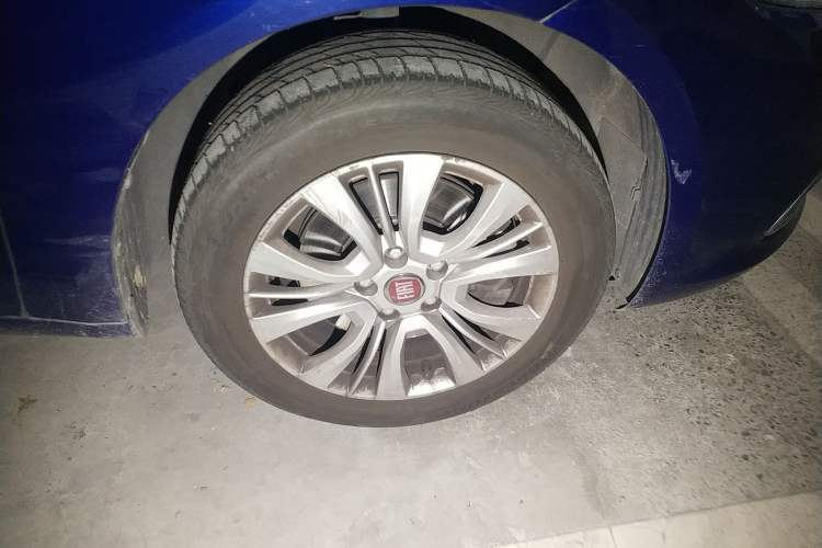 Used Fiat Viaggio 2015 1.4T Automatic Jingxiang Edition Right Front Wheel Hub